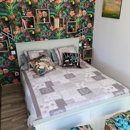 Bed and Breakfast Les Papillons D'Uzes Saint-Laurent-la-Vernède Exteriér fotografie